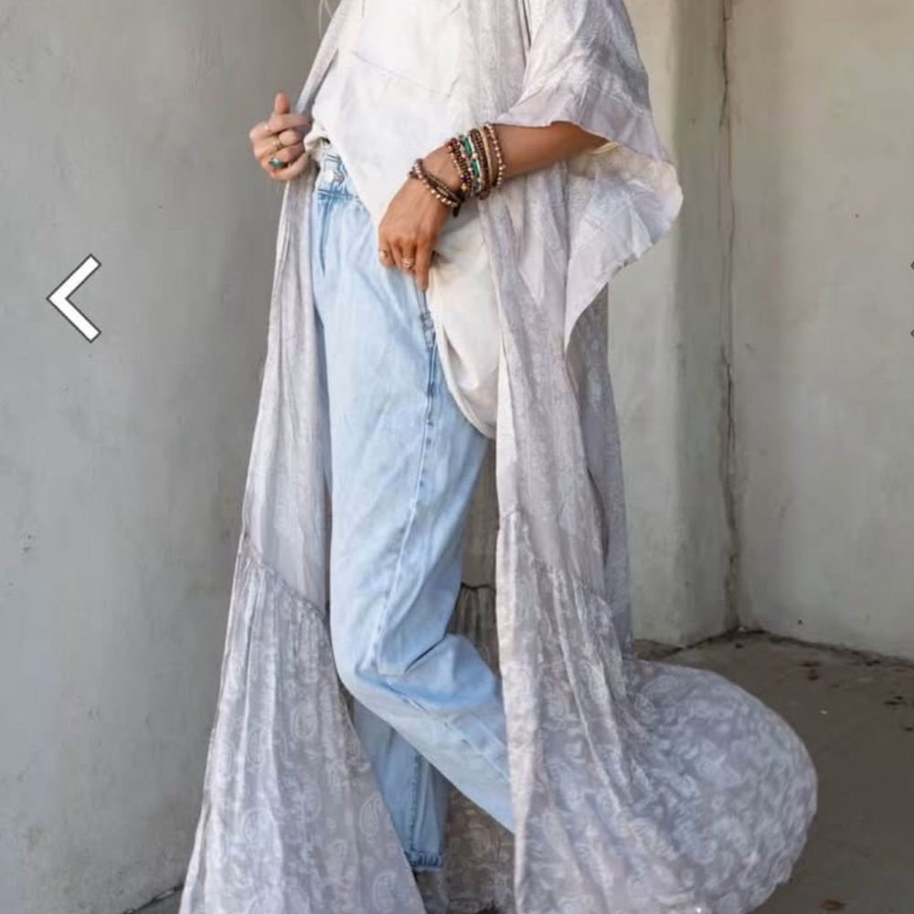 Flowy Gray Duster with Paisley Design